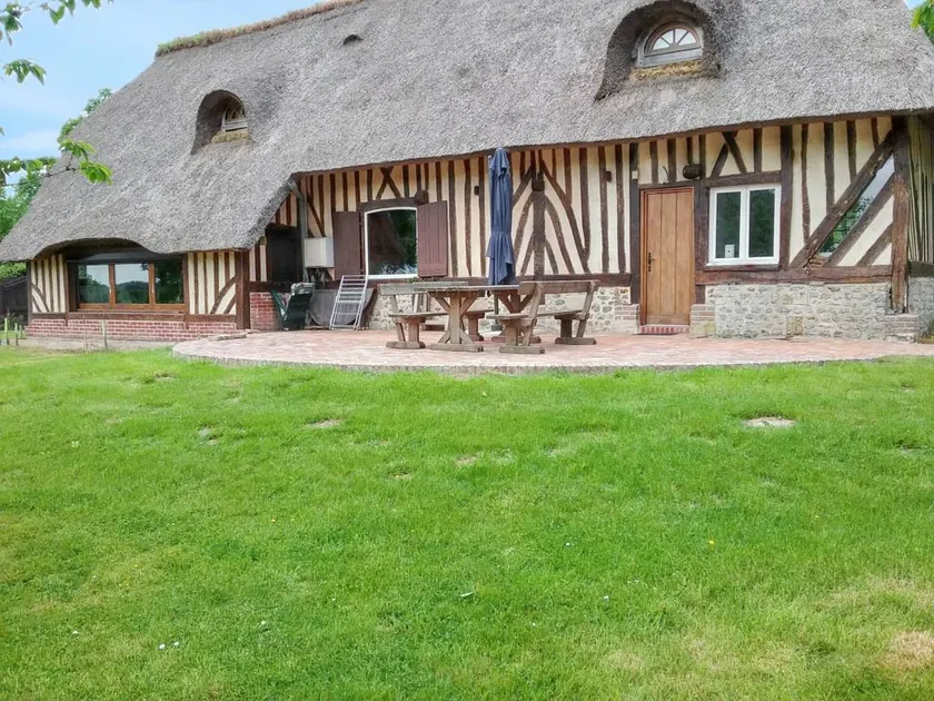 Fully equipped spacious holiday home with garden, terrace & barbeque - Image 1