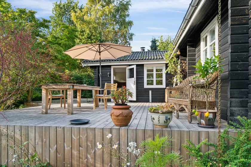 Family-oriented beautiful holiday home with barbeque & garden - Image 1