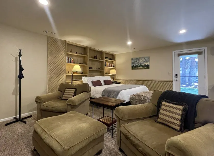 579 Spindrift Ct Unit B - Image 1