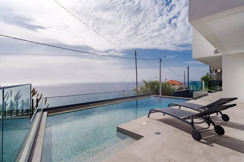 Villa avec jardin, piscine privée et barbecue - Image 1