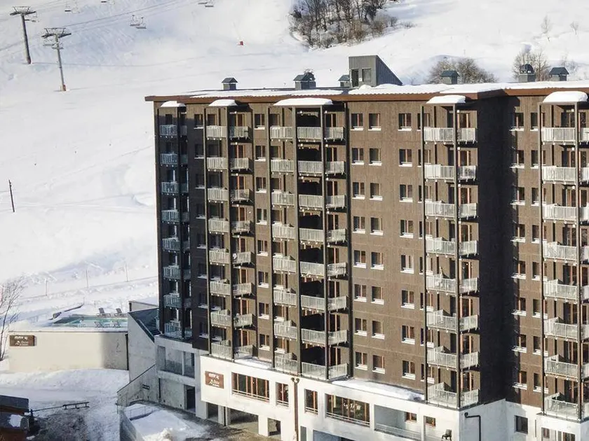 Family-friendly pleasant apartment with heated pool | Mountain view | Close to the ski | Pets are welcome - Image 1