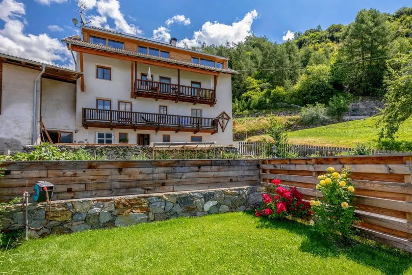 Flat with garden, terrace & barbeque | Garden view - Image 1