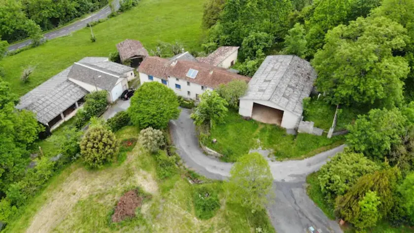 Country House – Comfort, Private Garden, and a Nature Retreat in Cambounès - Image 1