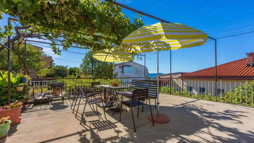 Family-friendly flat with barbeque, garden & terrace | Sea view | Next to the beach | Pets are welcome - Image 1