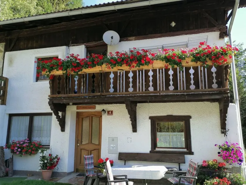 Apartamento vacacional con jardín | Vistas a la montaña - Image 1