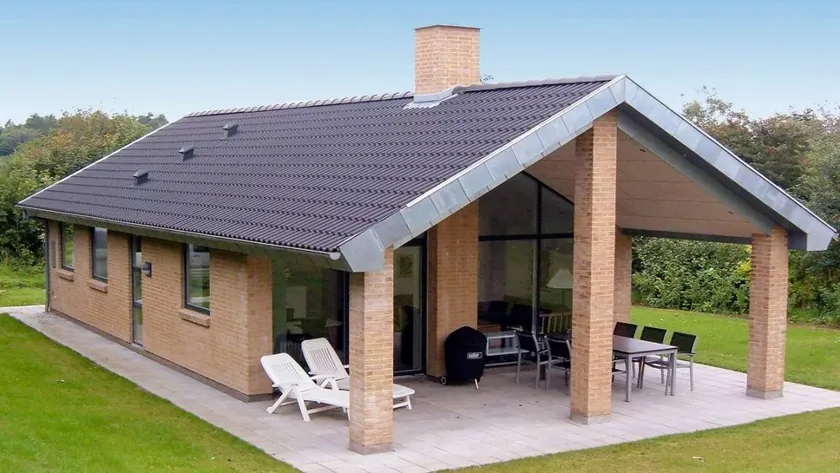 Holiday home with terrace - Image 1