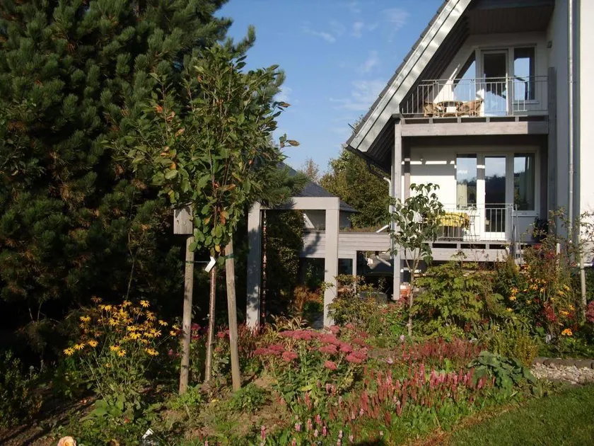 Appartamento con griglia, terrazza e giardino | Vista sul giardino - Image 1