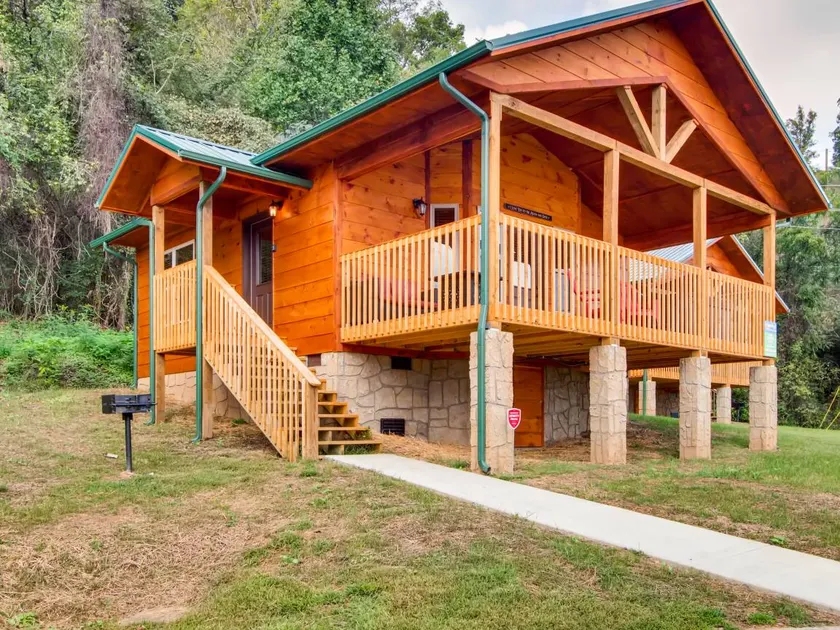 Merveilleuse maison adaptée aux familles avec jacuzzi, internet haut débit et barbecue | Vue ville | Avec animaux acceptés - Image 1