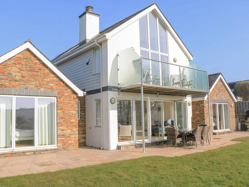 Child-friendly cottage with terrace & garden | Beach view | Next to the beach - Image 1