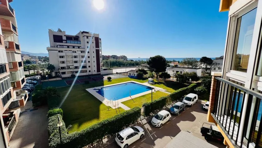 Flat with pool - Image 1
