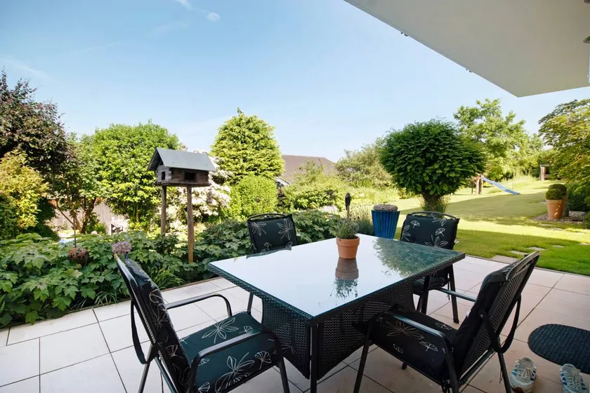 Apartment with garden & terrace | Lake view - Image 1