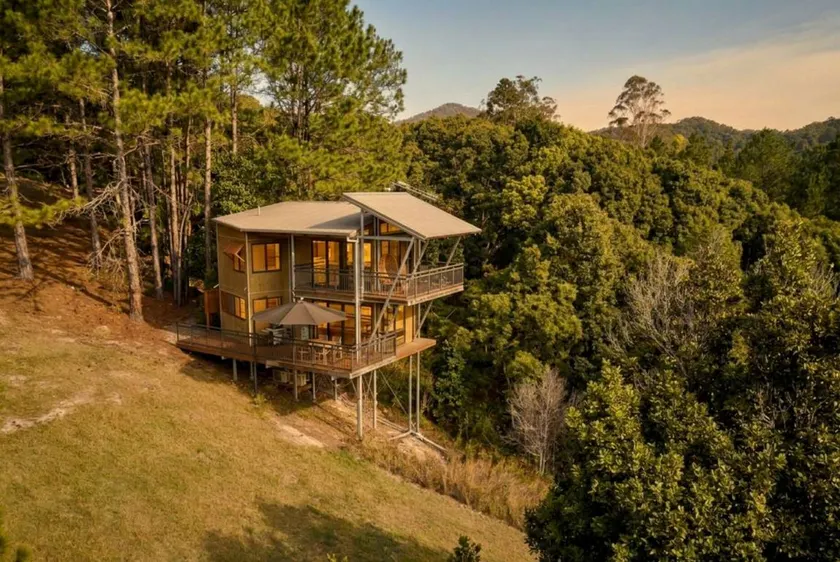 Sleek Uki Accommodation in the Tweed Hinterland Ideal as a Couples Retreat, NSW - Image 1