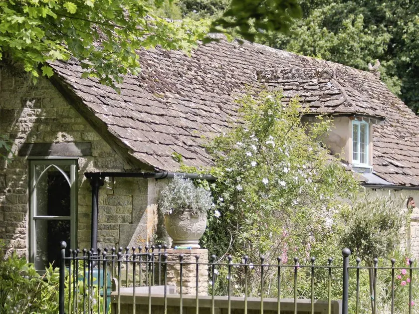 Cottage with garden & terrace - Image 1