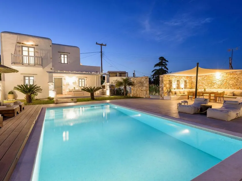 Villa con piscina privada, jardín y terraza - Image 1