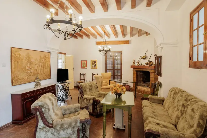 Grande maison conviviale et familiale avec piscine privée et terrasse | Vue ville | Adaptée au travail à distance | Avec animaux admis - Image 1