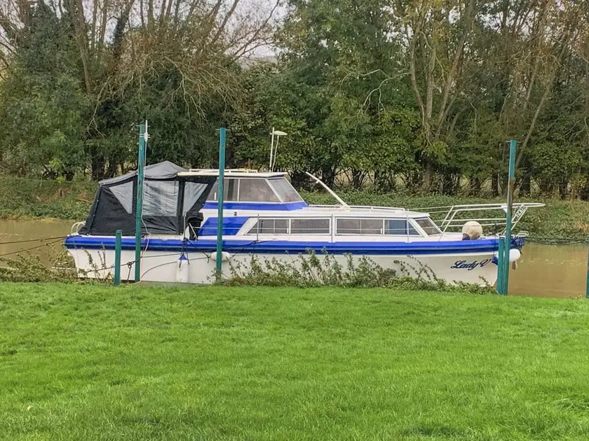 Cottage | River view - Image 1