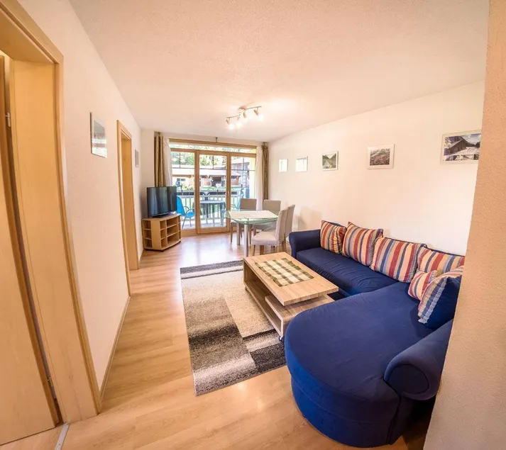 Apartment with garden & terrace | Garden view - Image 1