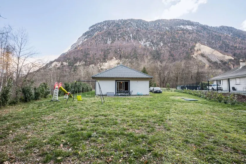 Family-oriented holiday home with garden, terrace & BBQ | Mountain view | Good for workation | Pets are welcome - Image 1