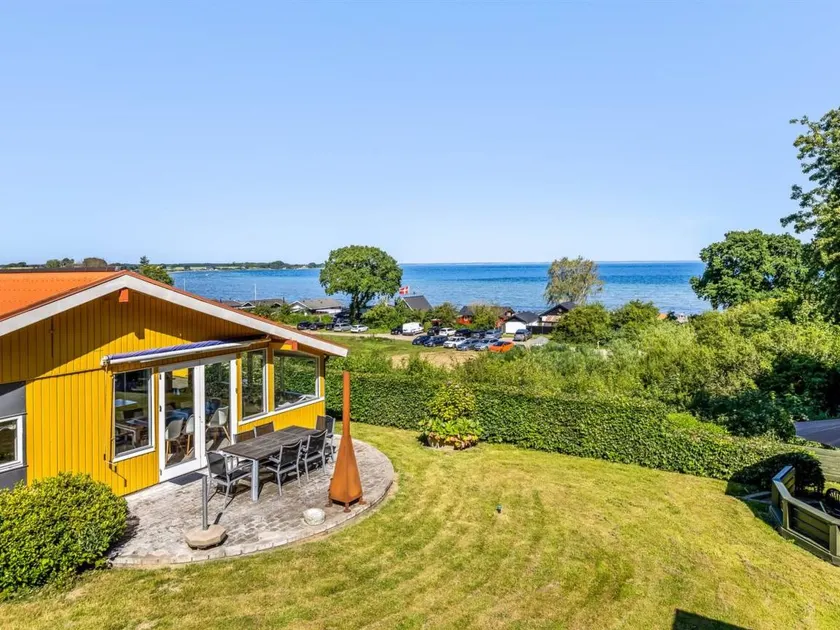 Family-oriented holiday home with terrace & BBQ | Sea view | Close to the beach | Pets are welcome - Image 1