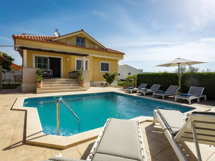 House with barbecue, sauna & terrace - Image 1