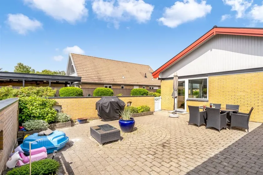 House with terrace & barbeque - Image 1