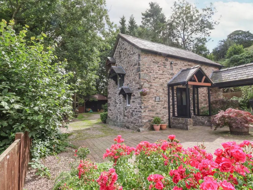 Cottage with garden - Image 1