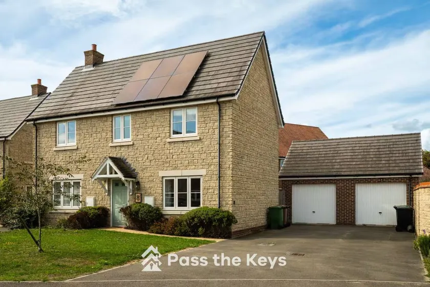 Holiday home with fast internet, terrace & garden - Image 1