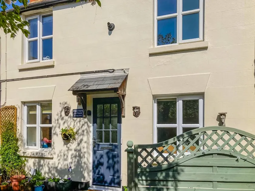Cottage with garden | River view - Image 1