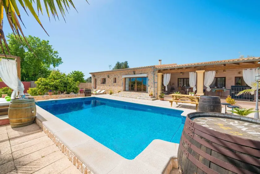 Villa with private pool, terrace & garden - Image 1
