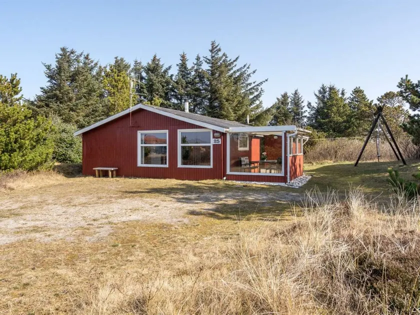 Family-friendly beautiful holiday home with terrace - Image 1