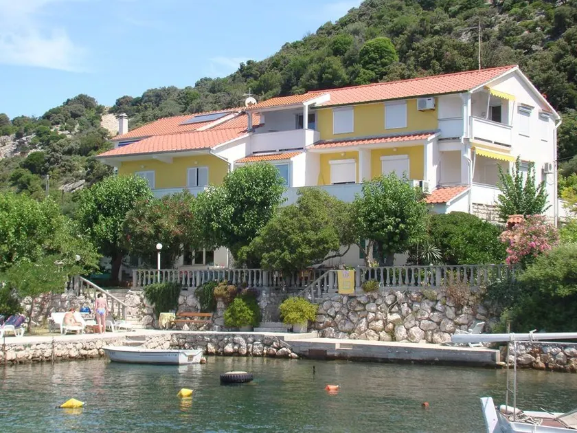 Apartment with terrace & garden - Image 1