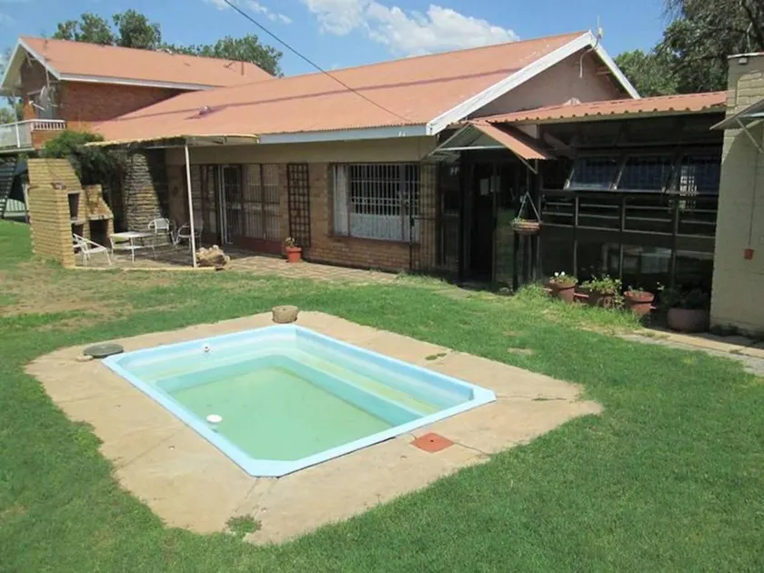 Familienorientiertes Privatzimmer mit Garten, Grill und privatem Pool | Gartenblick - Image 1
