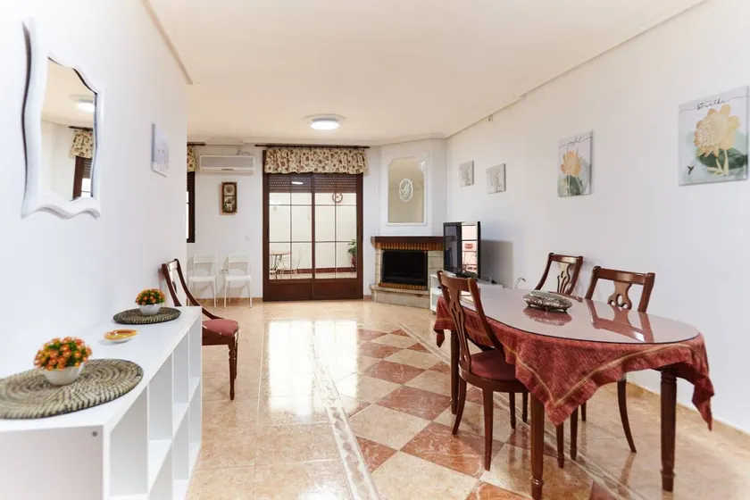 Casa con giardino, internet veloce e terrazza | Vista sulla città | Adatta per il telelavoro - Image 1