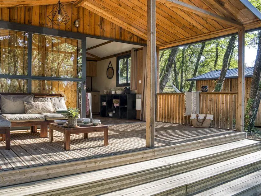 Chalet with terrace & pool - Image 1