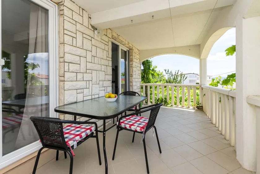 Apartment with barbecue | Garden view - Image 1