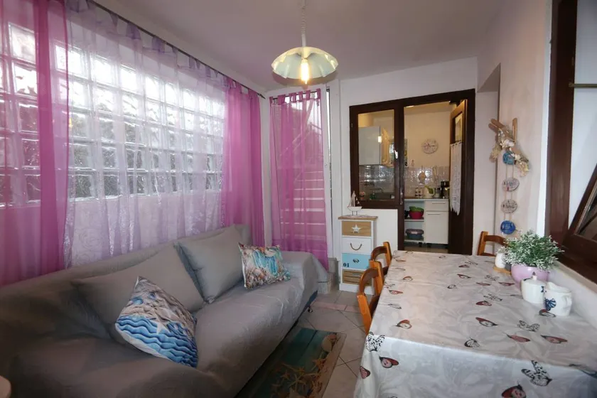 Flat with terrace - Image 1