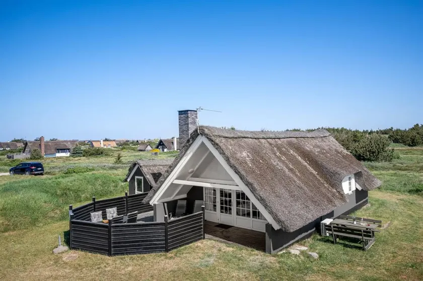 Fully equipped holiday home with terrace & barbecue | Pets are welcome - Image 1
