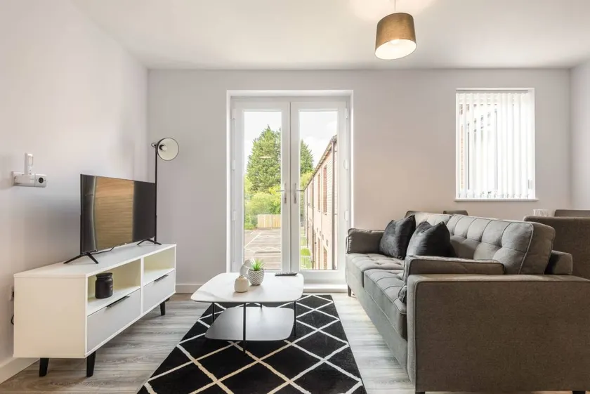 Contemporary 2 Bedroom Home in York - Image 1