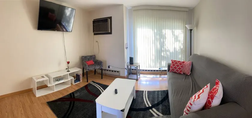 Extended stay-Near O’Hare, Restaurants & Shopping - Image 1