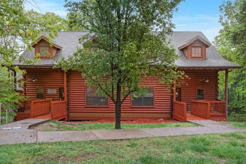 Cabin with pool & BBQ - Image 1