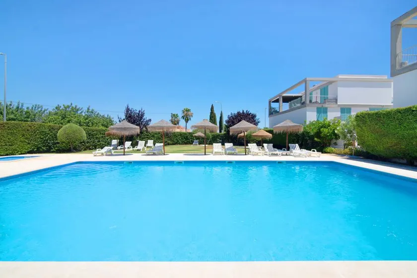 Appartement avec jardin et piscine - Image 1