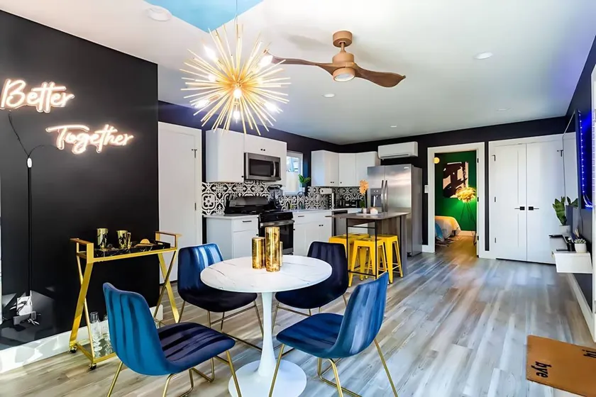 Stunning 3rd St Escape - 6th Street - 4 min walk - Image 1