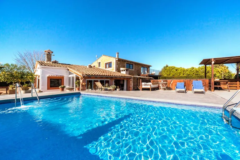 Villa with terrace, private pool & barbeque | Mountain view | Good for workation - Image 1