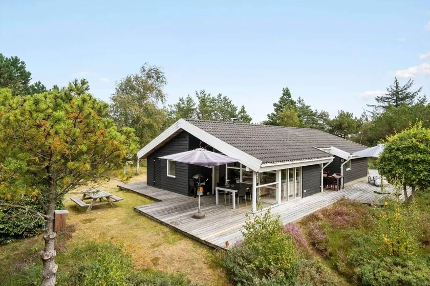 Fully equipped pleasant holiday home with hot tub, sauna & terrace | Pets allowed - Image 1