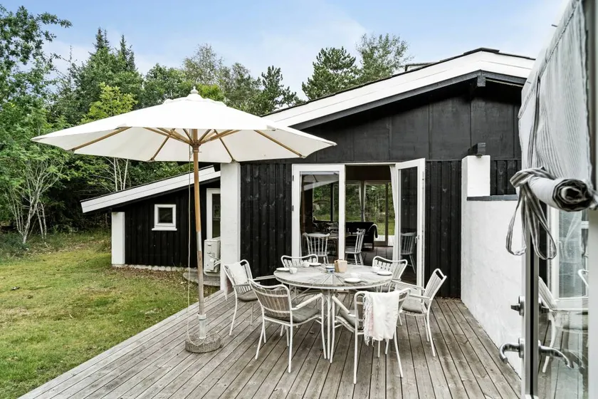 Holiday home with garden, terrace & sauna - Image 1
