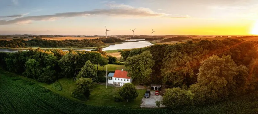 Holiday home with barbeque, sauna & garden | Perfect for remote work - Image 1