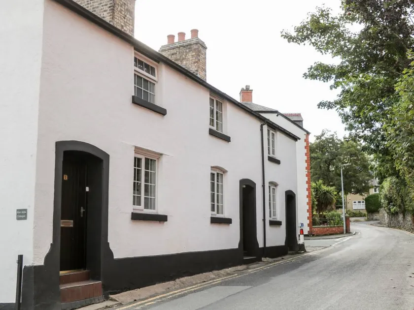 Charming cottage with garden & terrace | Pets are welcome - Image 1