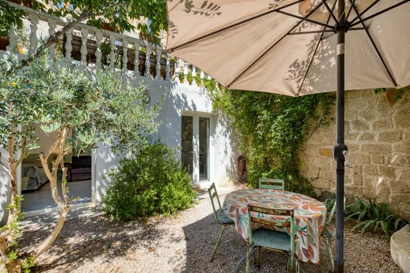 Charming independent village cottage with garden - Image 1