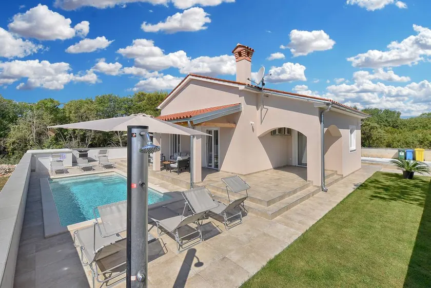 Villa mit Grill, Terrasse und Pool - Image 1
