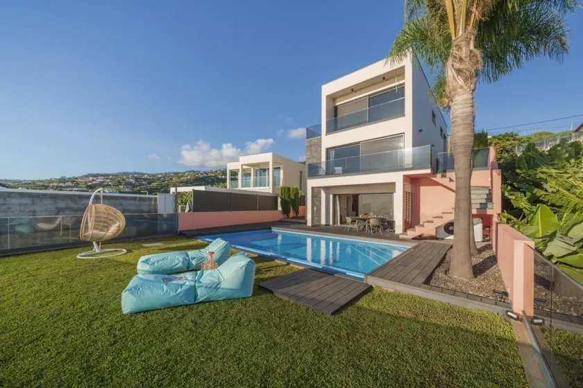 Villa avec terrasse, piscine privée et jacuzzi | Vue montagne - Image 1